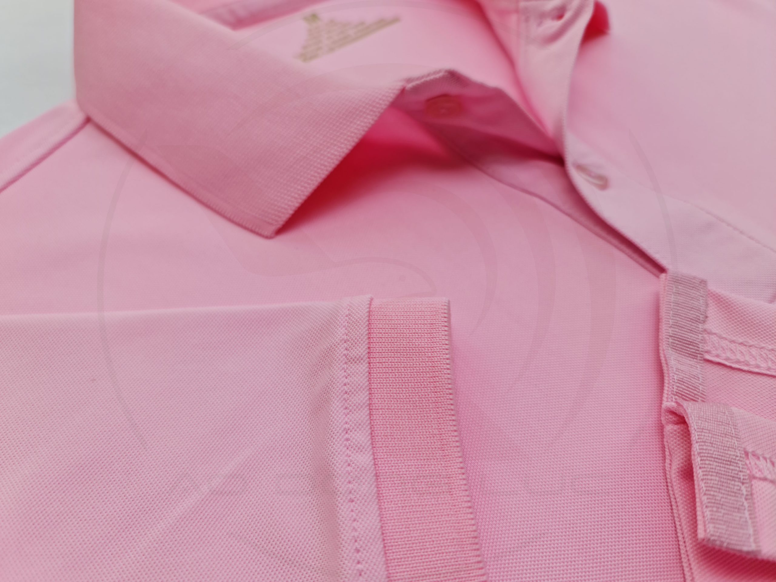 áo thun polo, áo thun trơn, áo cổ trụ, cổ bẻ, áo phông Chi tiết đường may và vạt áo áo thun cổ trụ polo bo trơn cá sấu lạnh màu hồng phấn