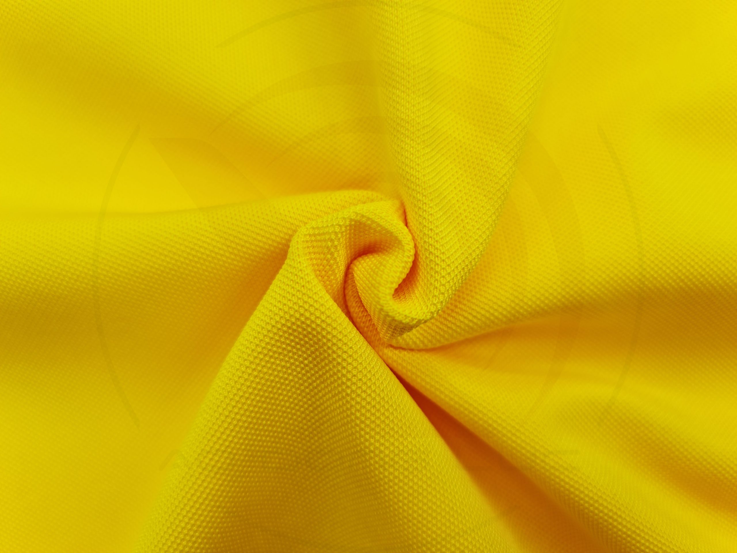 Chất vải áo thun cổ trụ polo bo trơn cá sấu lạnh poly thấm hút màu vàng nghệ