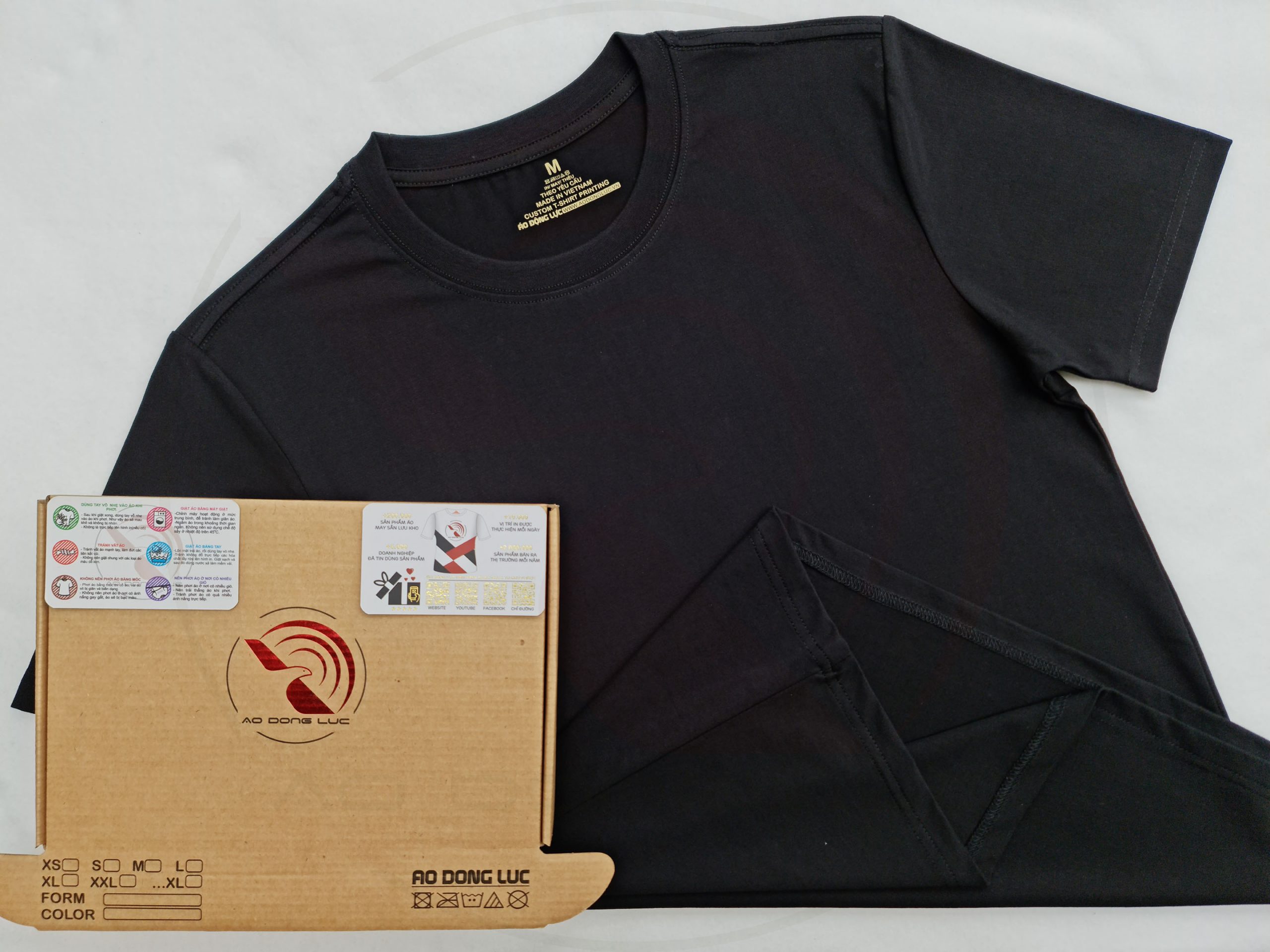 ao-thun-cotton-co-tron-ngan-tay-unisex-195gsm-mau-den Áo thun cổ tròn ngắn tay cotton unisex màu đen