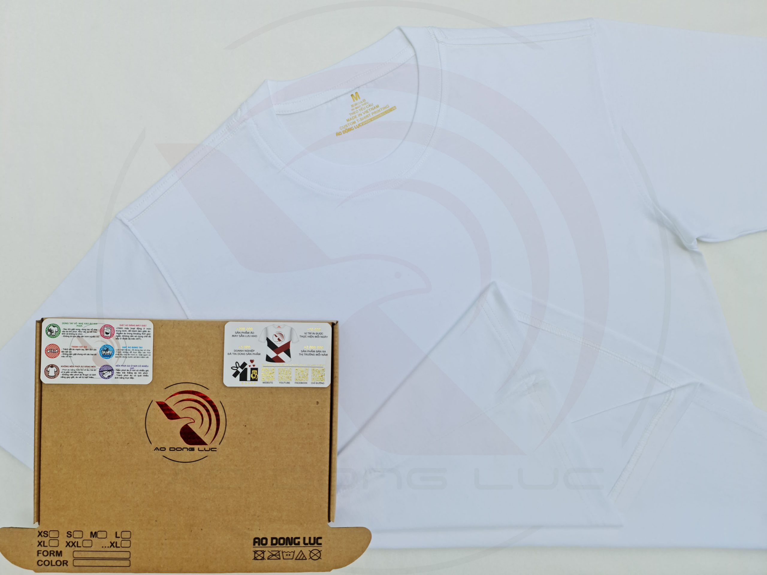 Áo thun cổ tròn tay lỡ form rộng oversize màu trắng