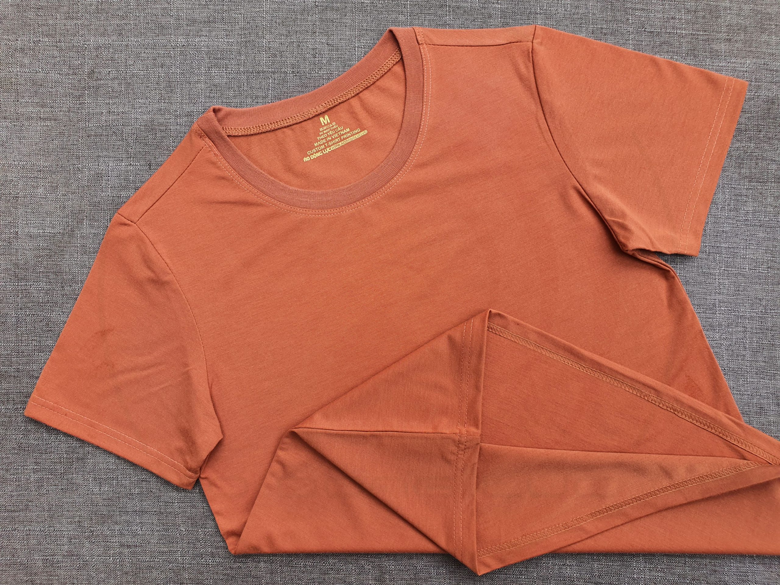 Áo thun cổ tròn ngắn tay supe unisex màu vàng bò