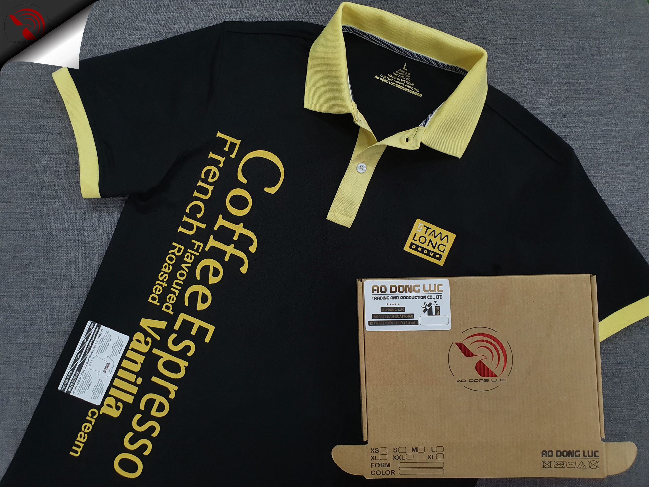 Đồng phục áo thun polo màu đen phối bo tay bo cổ trụ cổ màu vàng in lụa