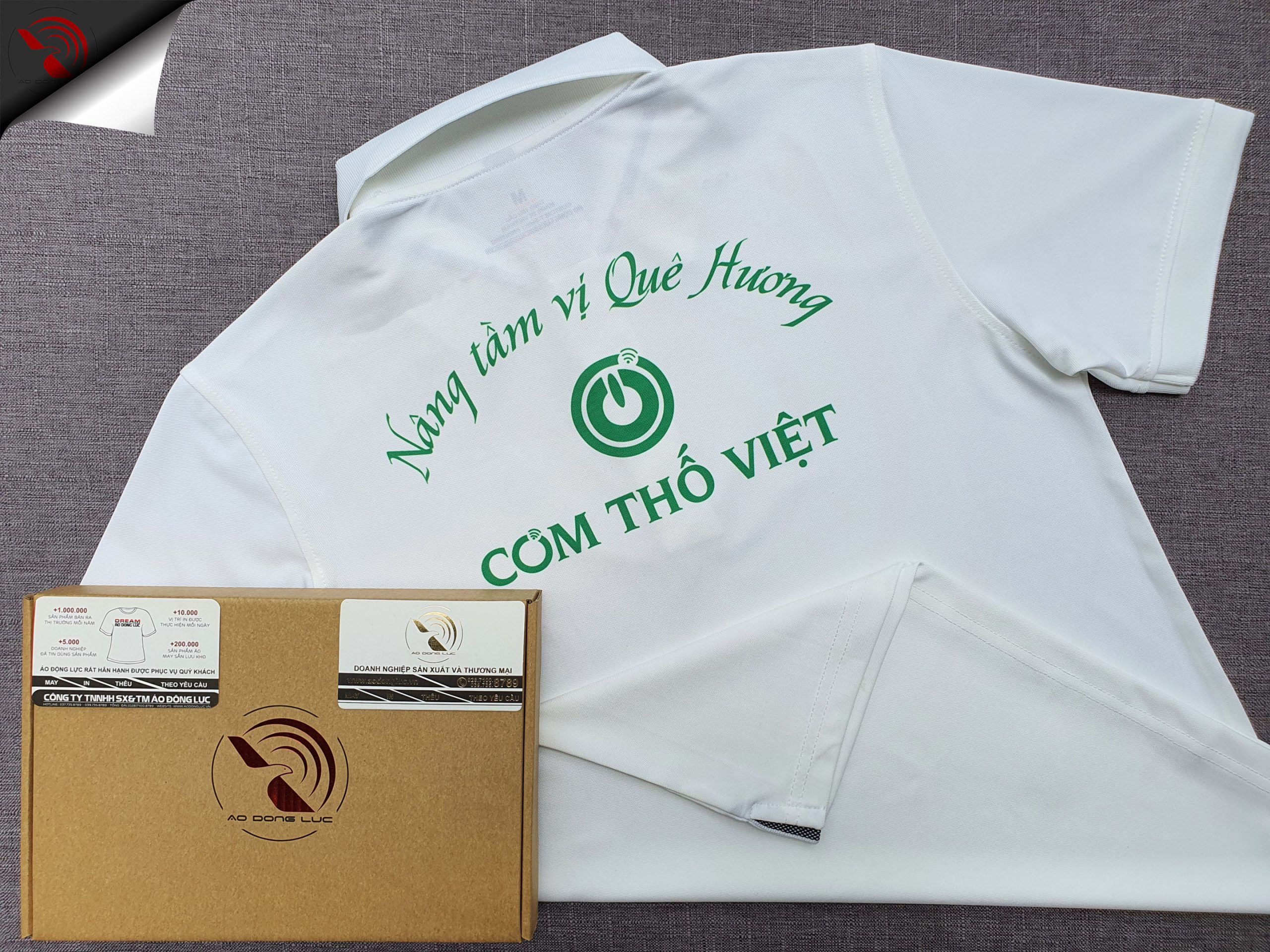 Đồng phục áo thun polo bo trơn màu trắng in chuyển nhiệt logo