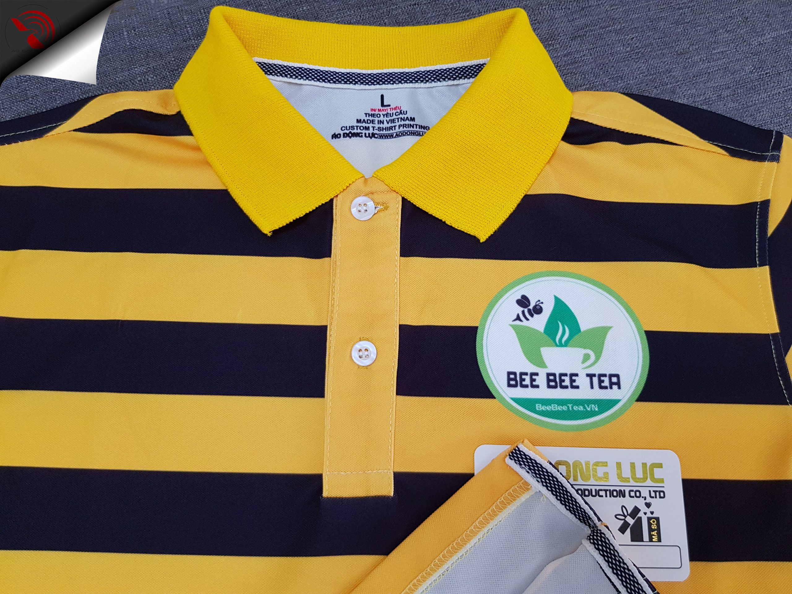 Đồng phục áo thun polo phối bo cổ màu vàng in chuyển nhiệt full galaxy