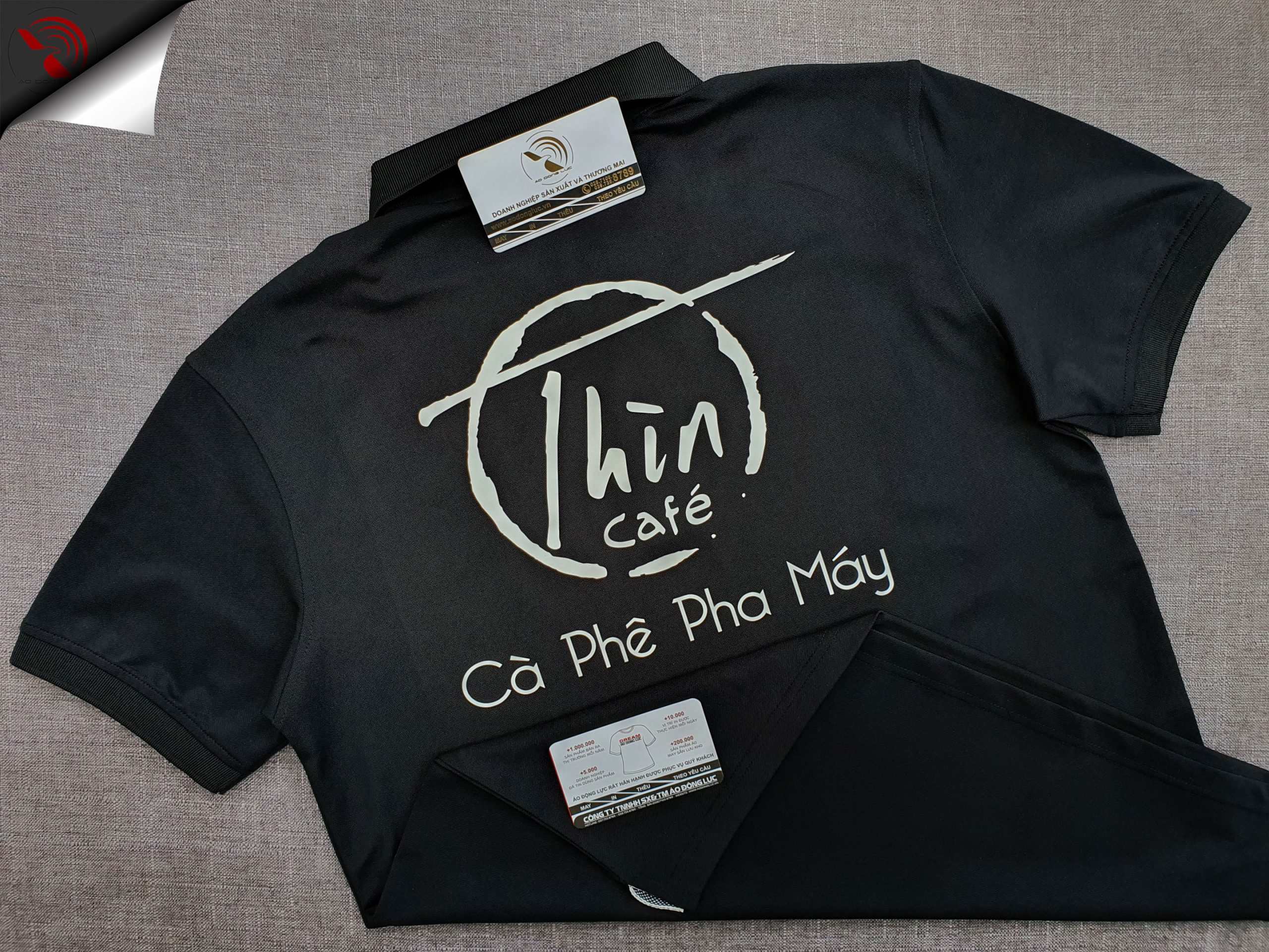 Đồng phục áo thun polo bo trơn màu đen in lụa