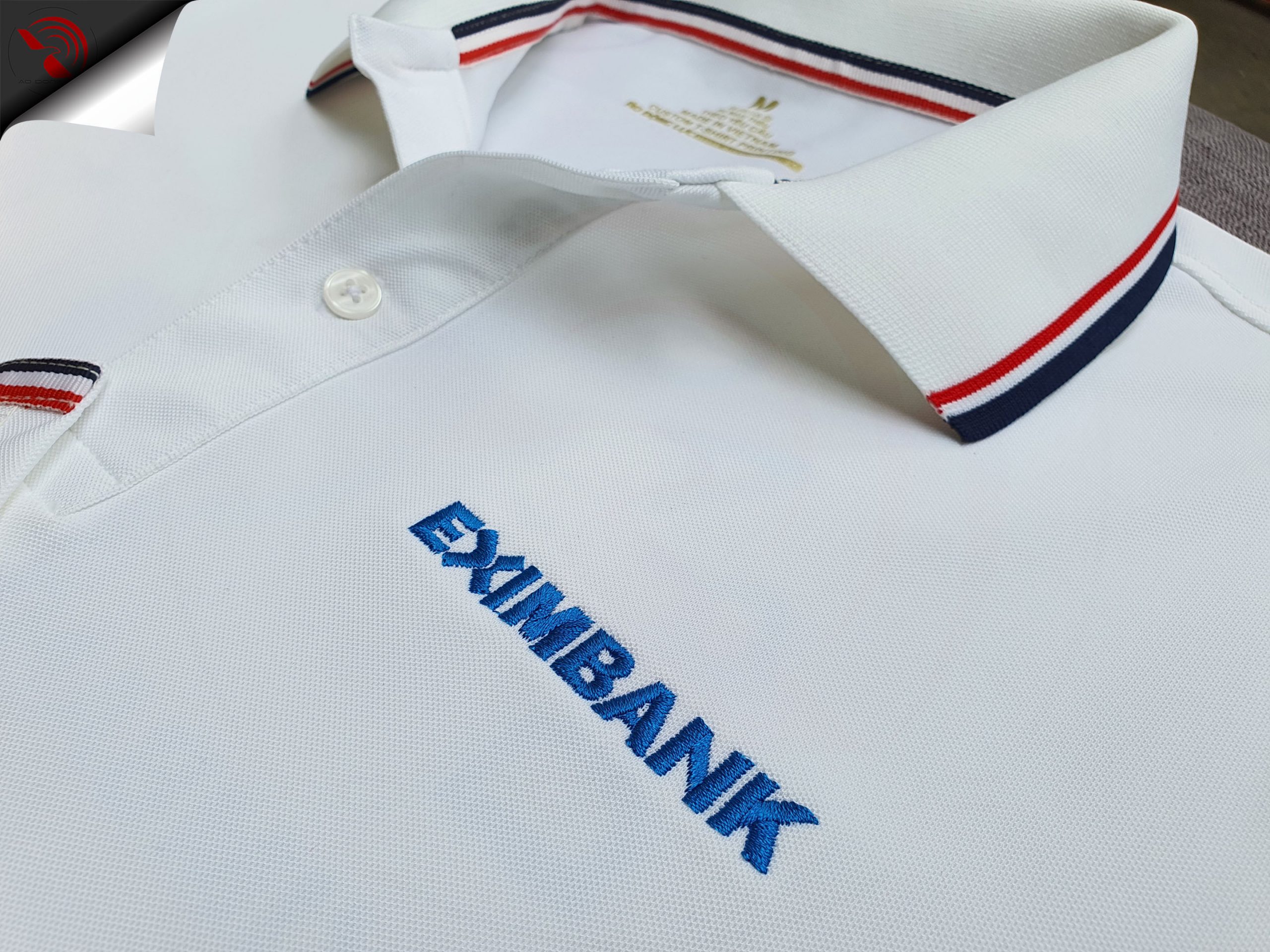Đồng phục áo thun polo bo sọc màu trắng thêu logo