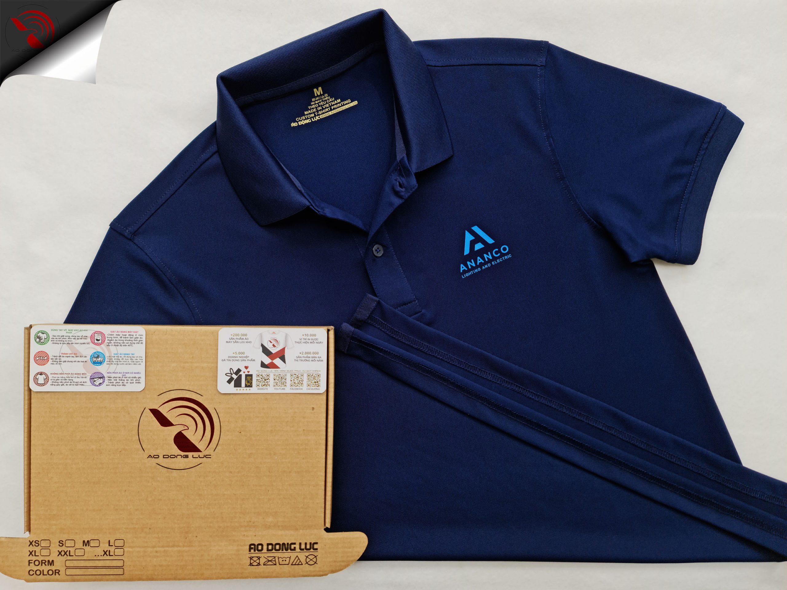 Đồng phục áo thun polo bo trơn xanh đen in kỹ thuật số logo