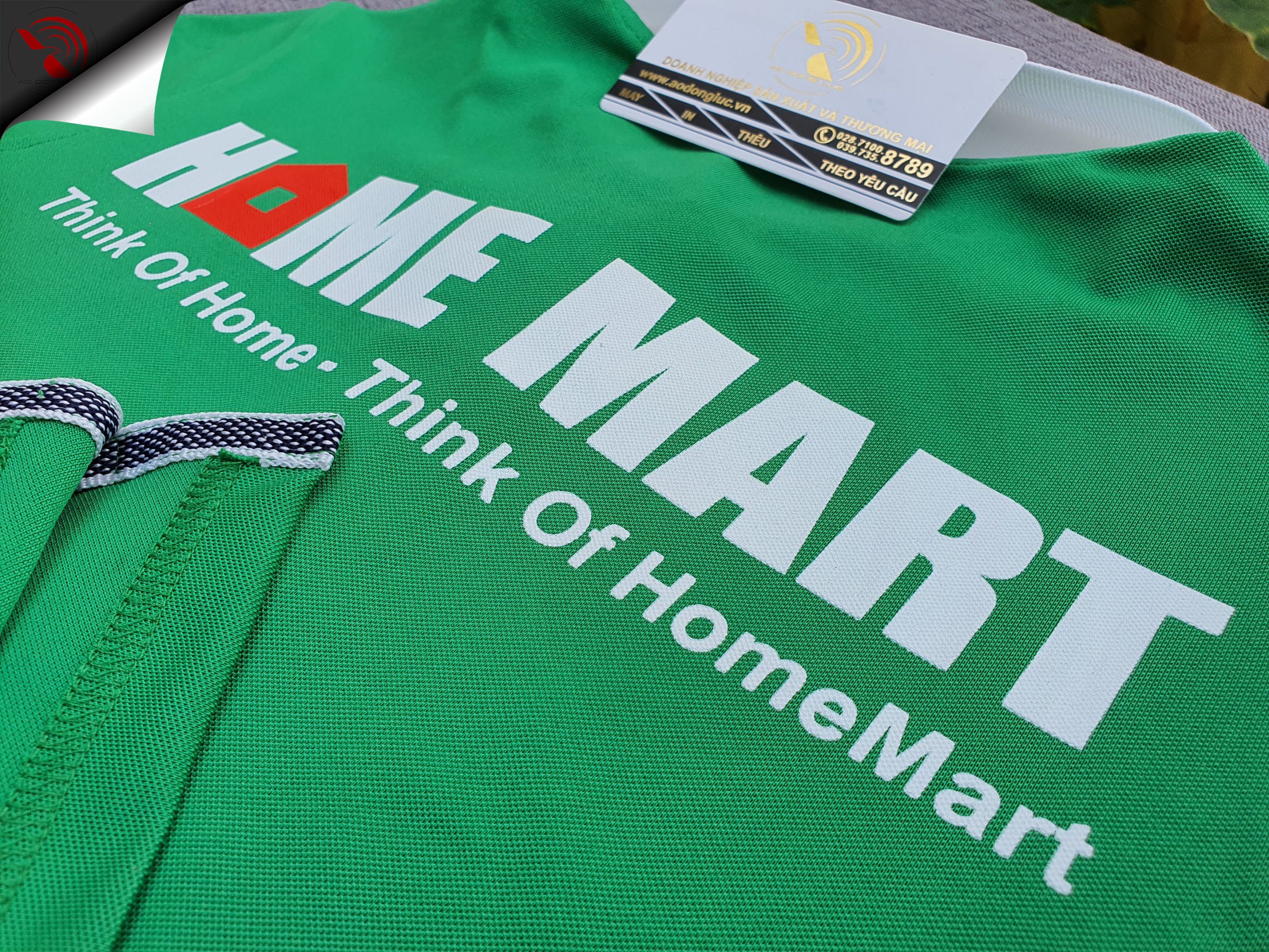 Hình in lụa lên áo thun đồng phục polo xanh két phối trắng