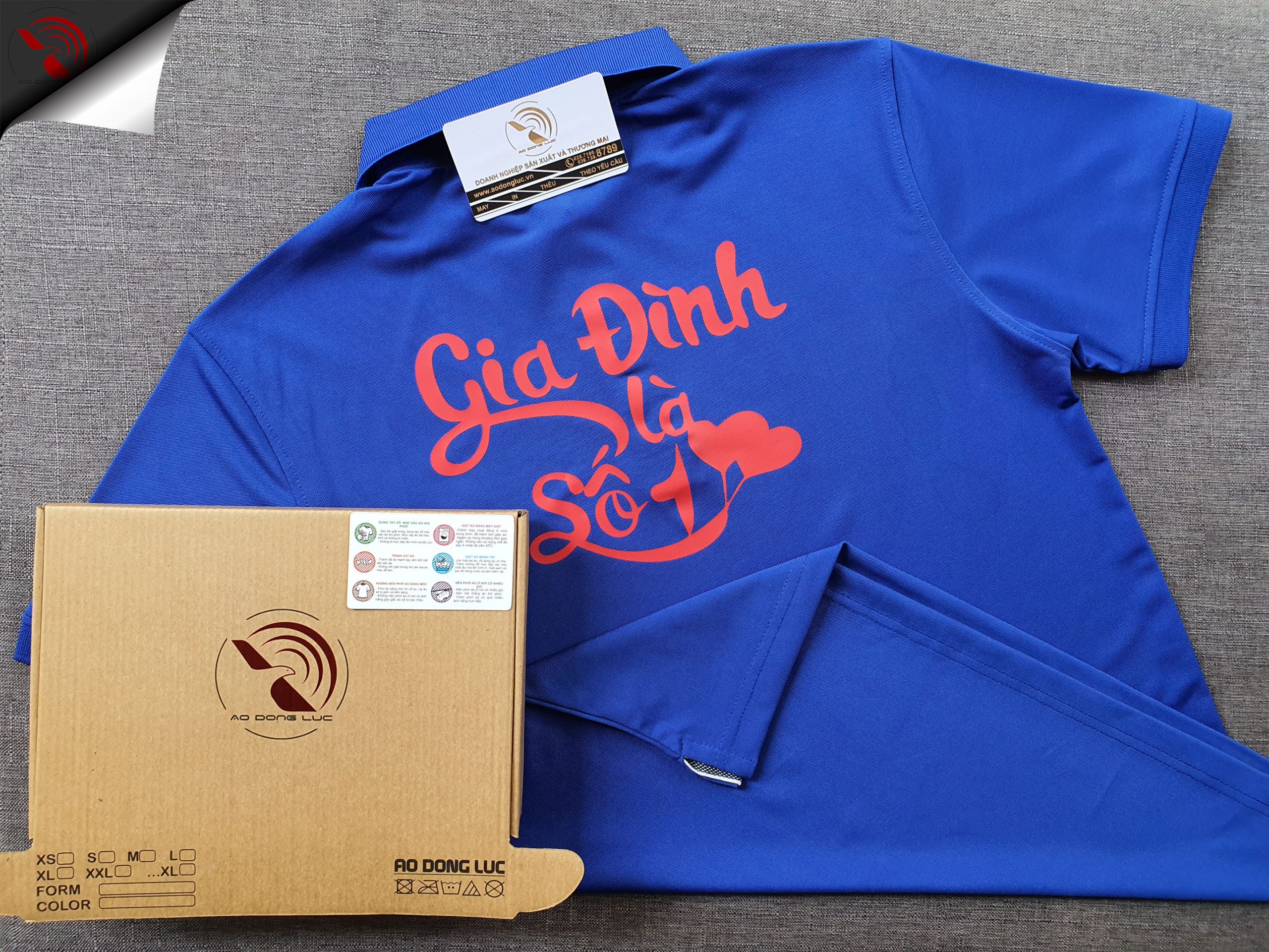 Đồng phục áo thun gia đình polo bo trơn xanh bích in decal