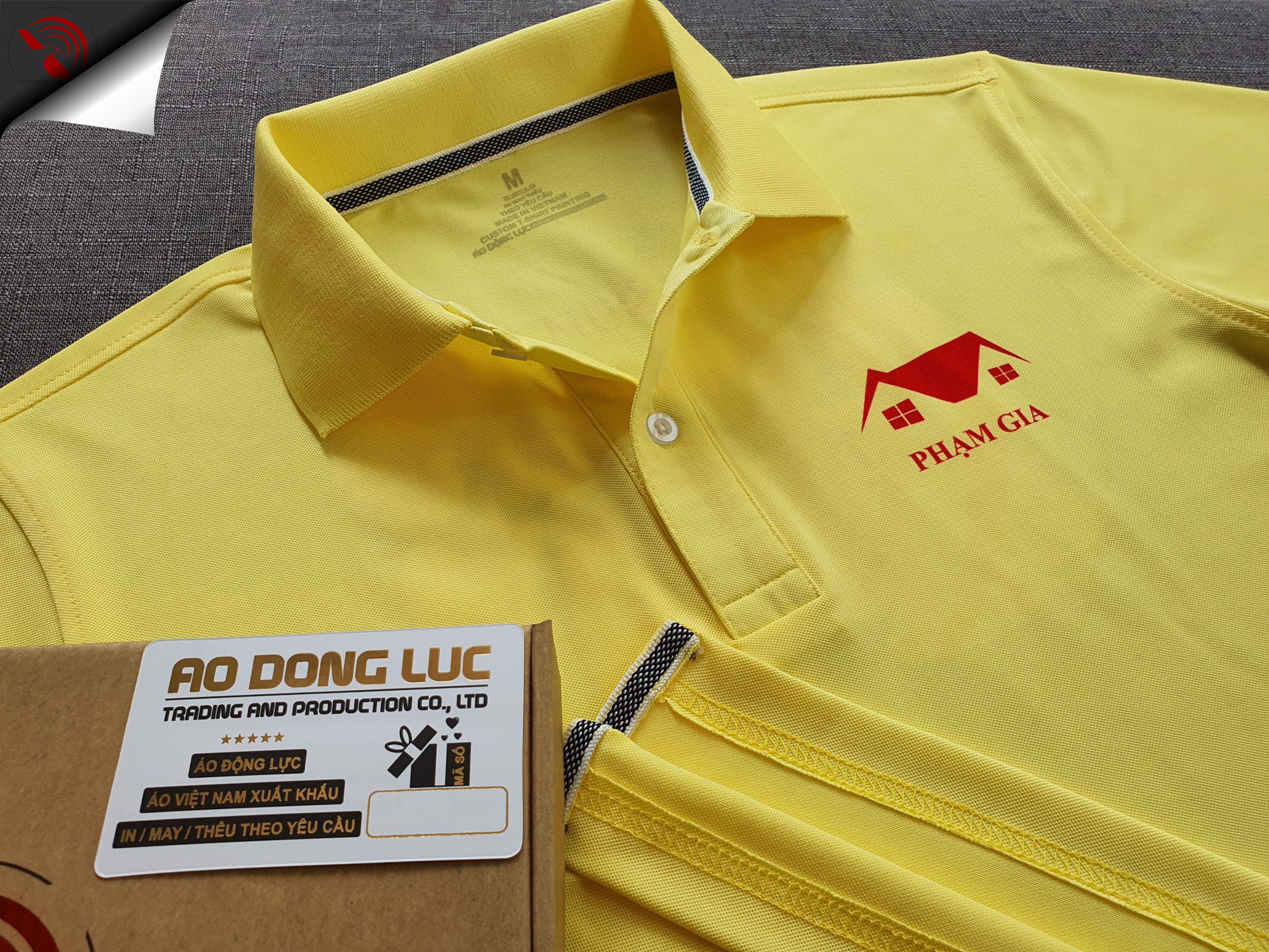 Đồng phục áo polo gia đình bo trơn màu vàng in chuyển nhiệt logo