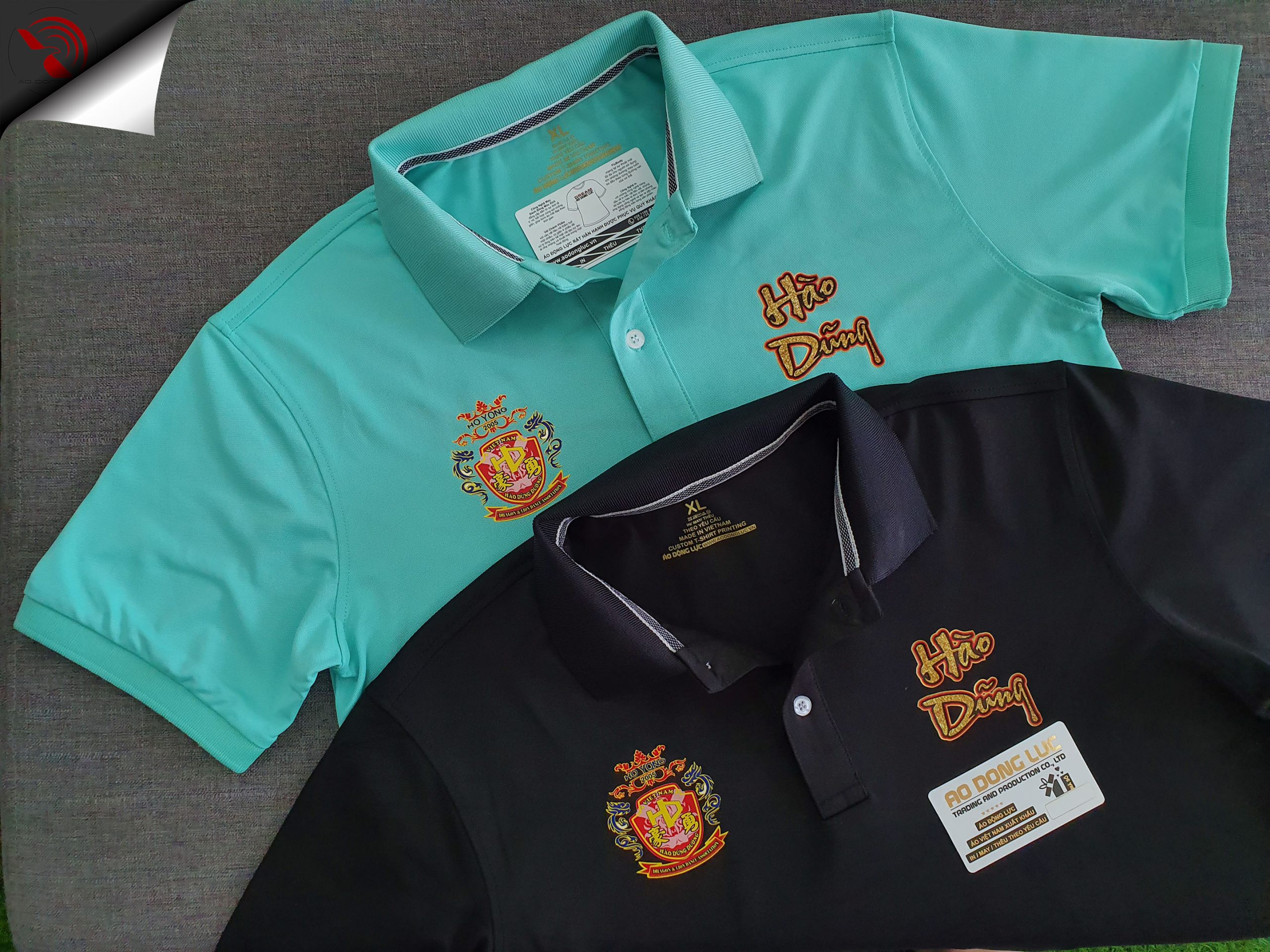Đồng phục áo thun polo bo trơn in decal