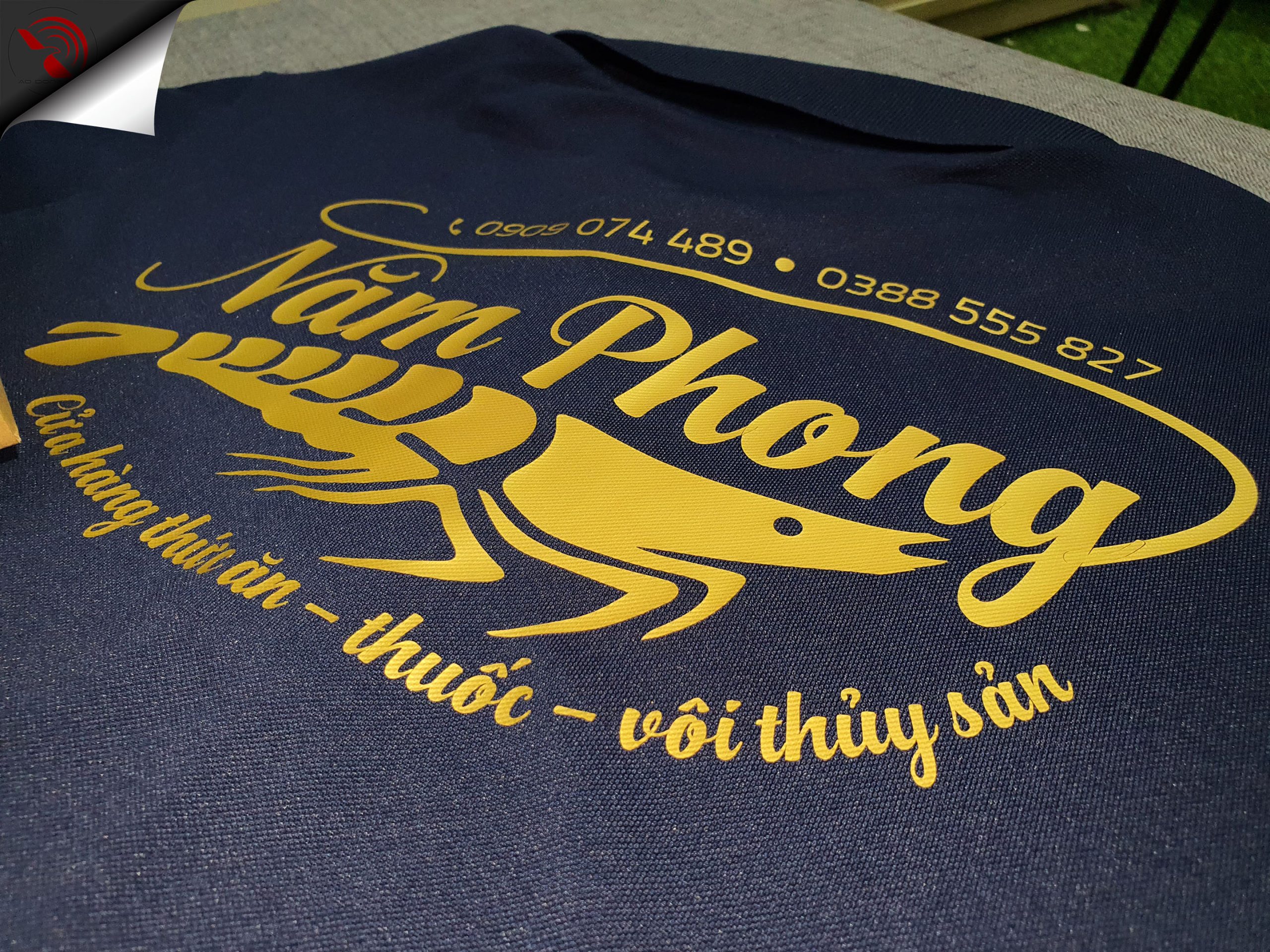 Hình in decal vàng đồng áo thun đồng phục theo yêu cầu