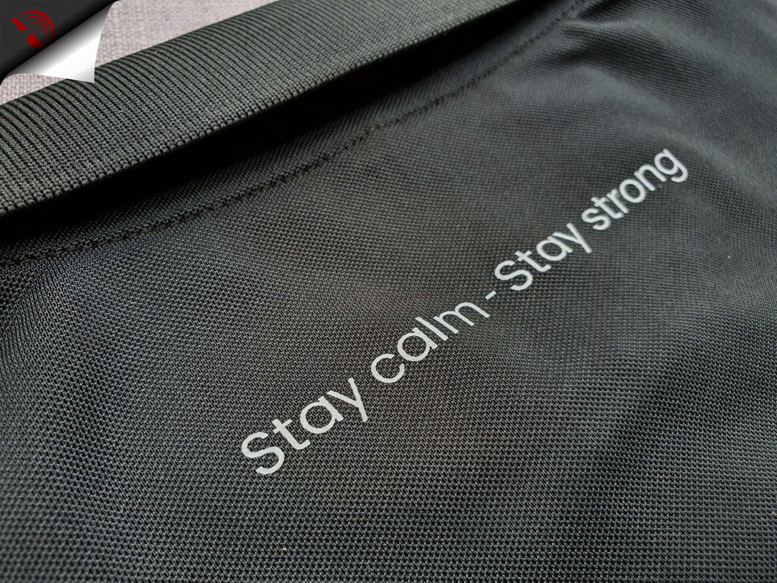 In kỹ thuật số slogan Stay calm Stay strong