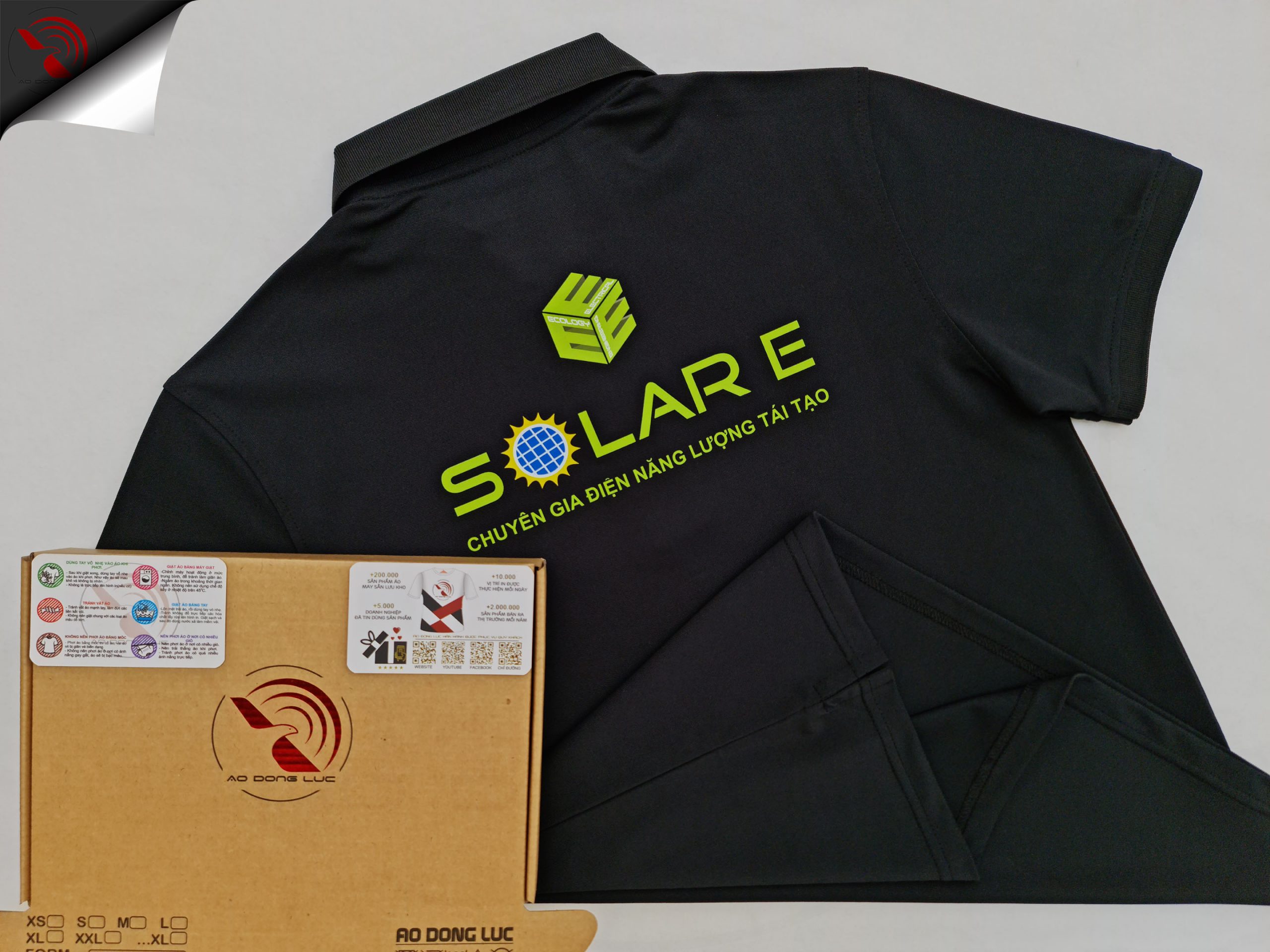 Đồng phục áo thun polo bo trơn màu đen in kỹ thuật số