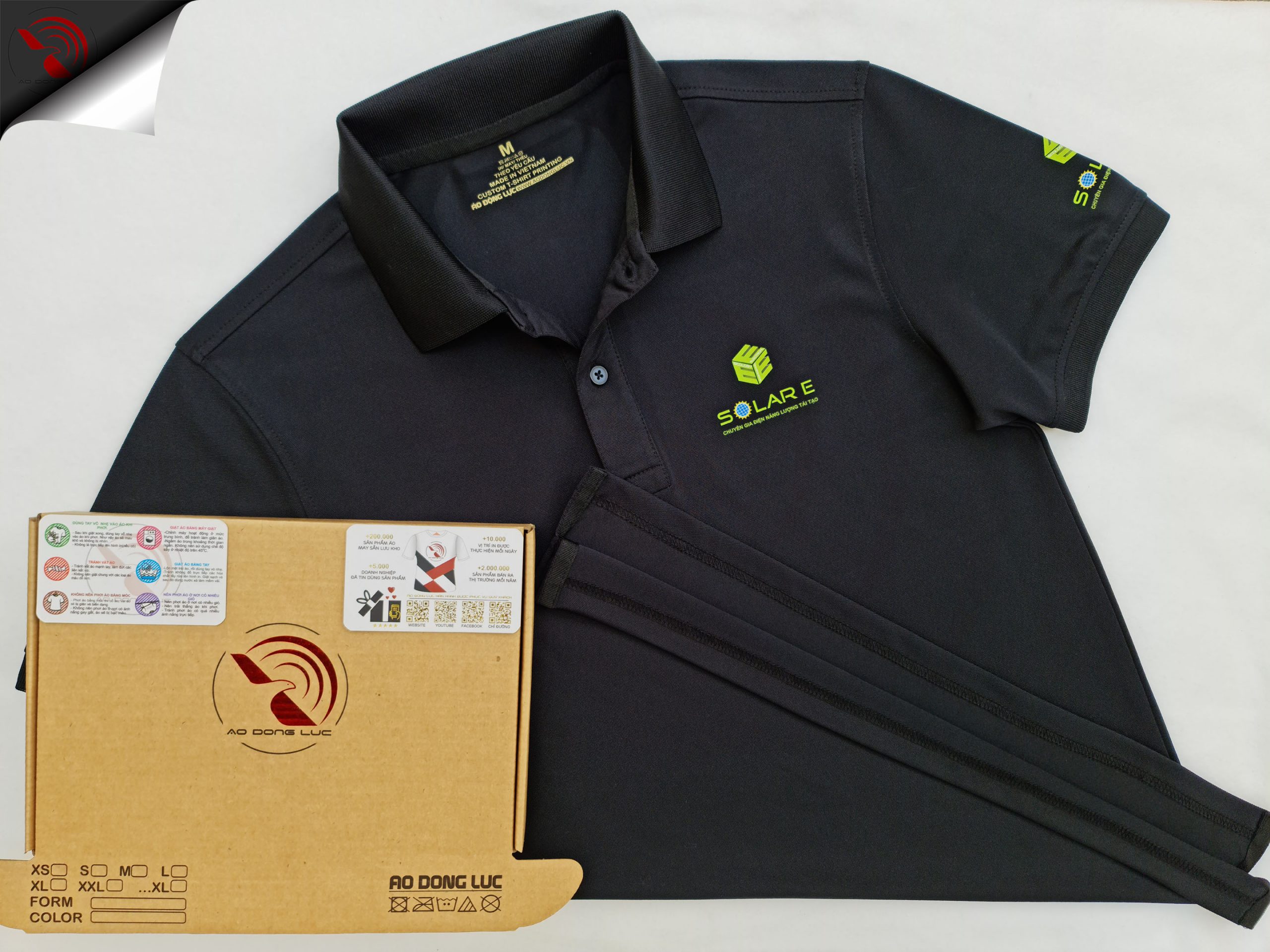 Đồng phục áo thun polo bo trơn màu đen in kỹ thuật số