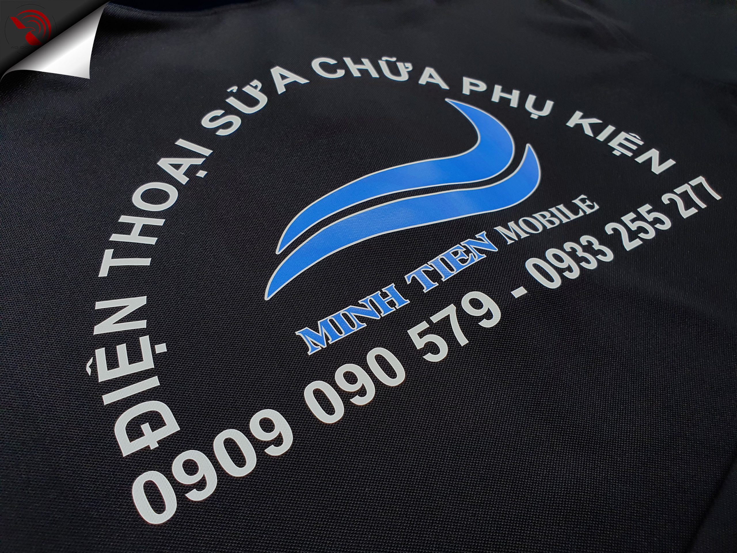 Hình in decal lên áo thun đồng phục polo màu đen