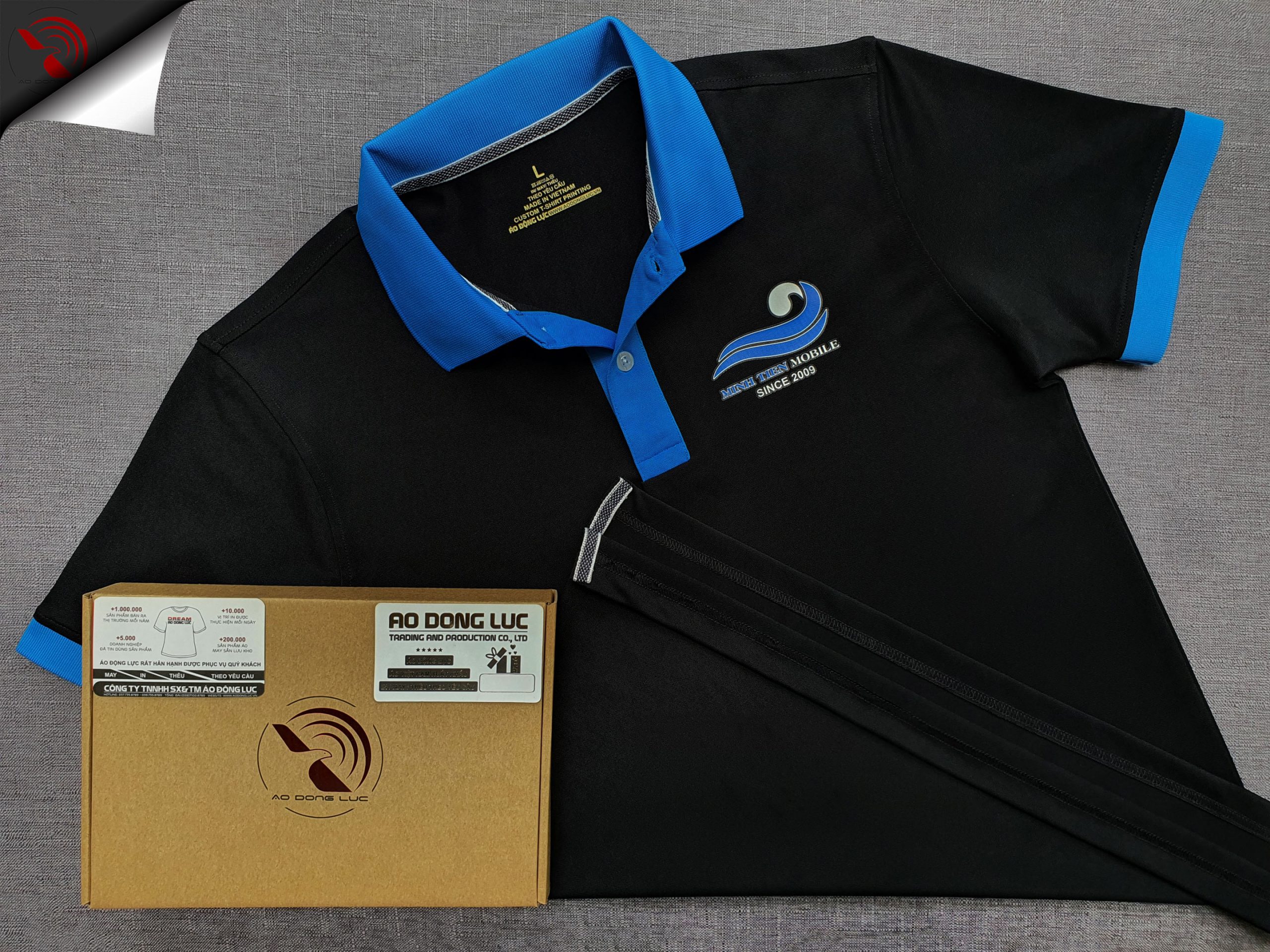 Đồng phục áo thun polo màu đen phối xanh ya in decal logo