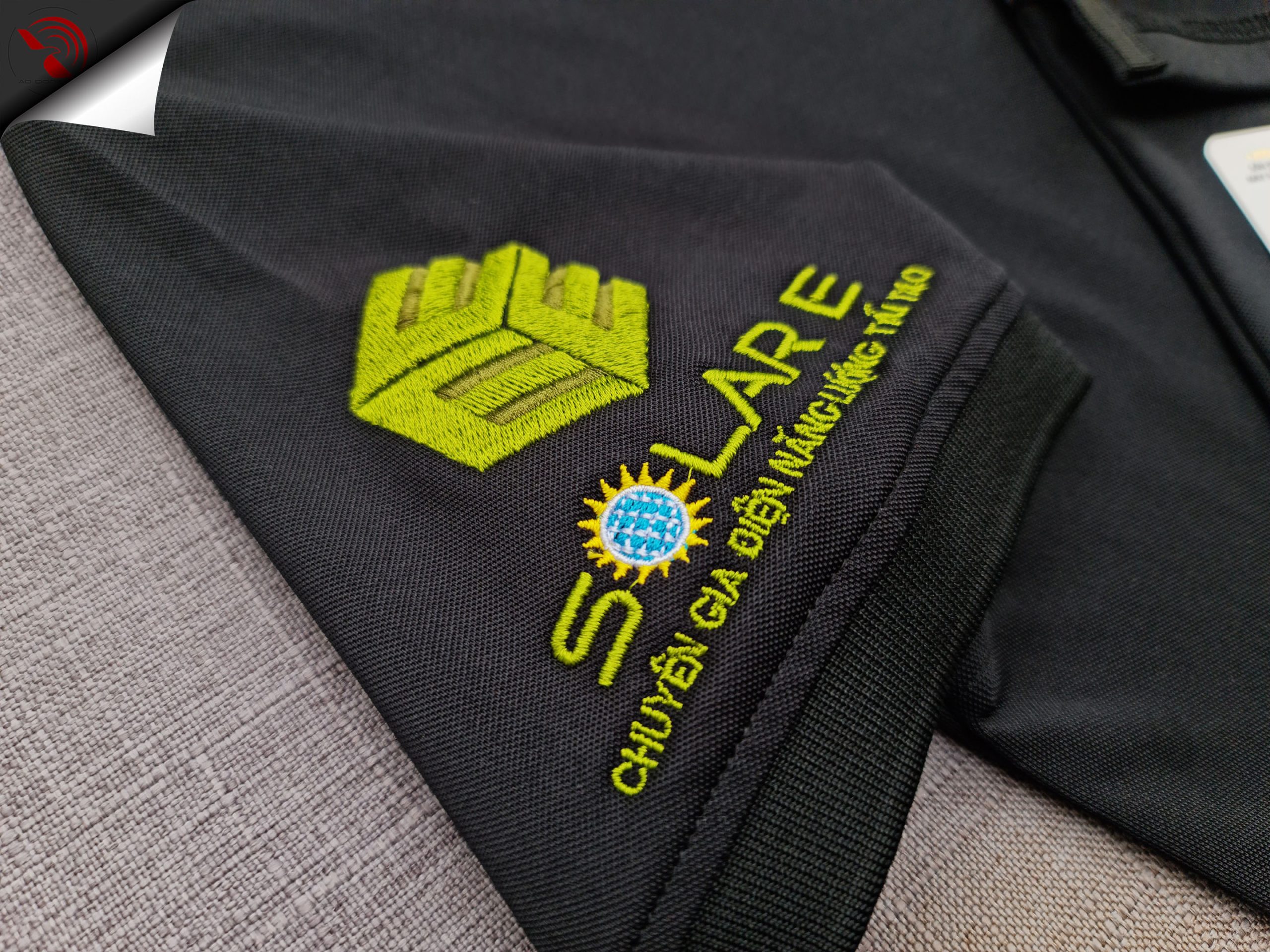 Hình thêu vi tính logo lên áo thun đồng phục polo màu đen