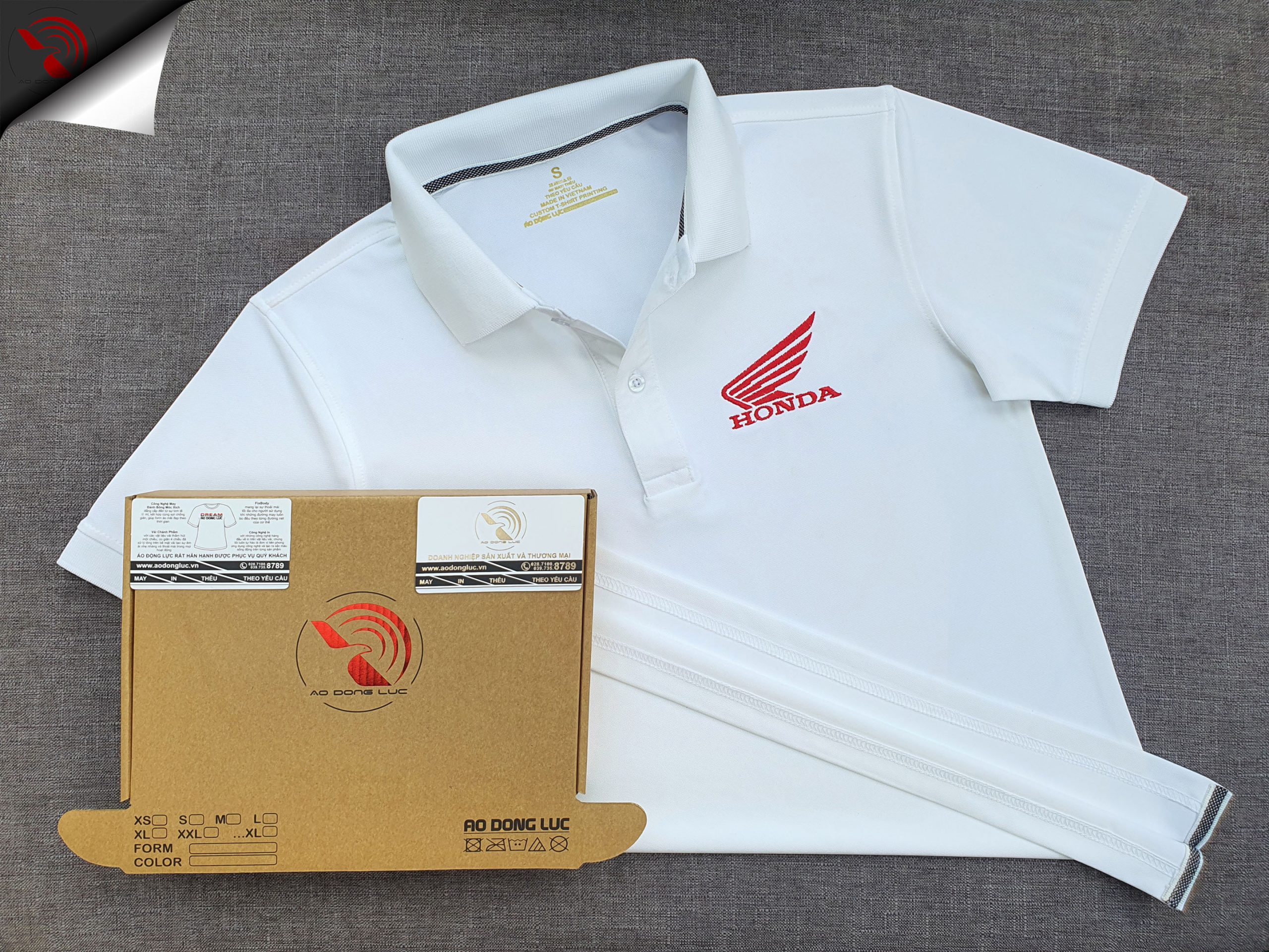 Đồng phục áo thun polo bo trơn màu trắng thêu logo