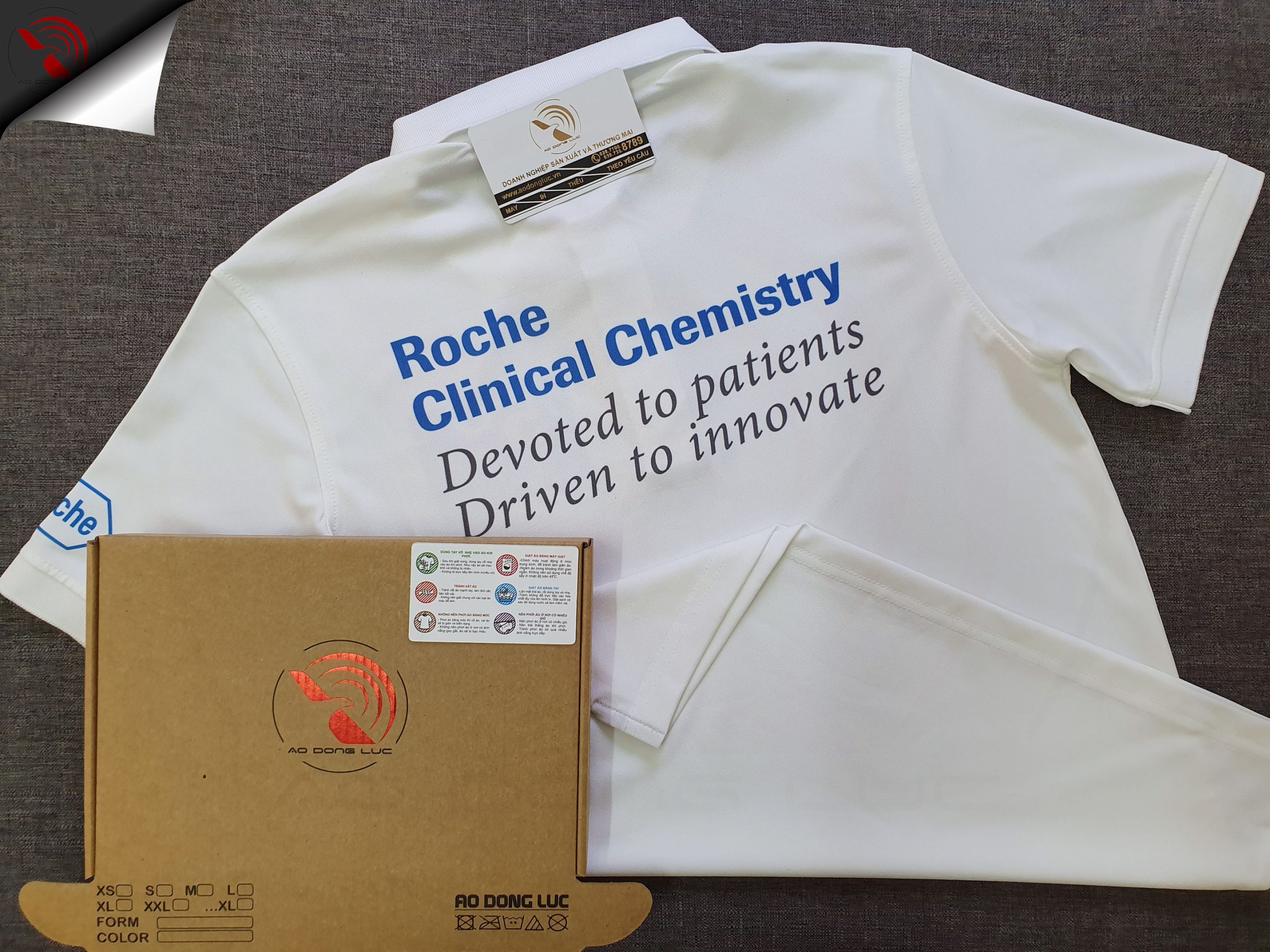 Đồng phục áo thun polo bo trơn màu trắng in chuyển nhiệt