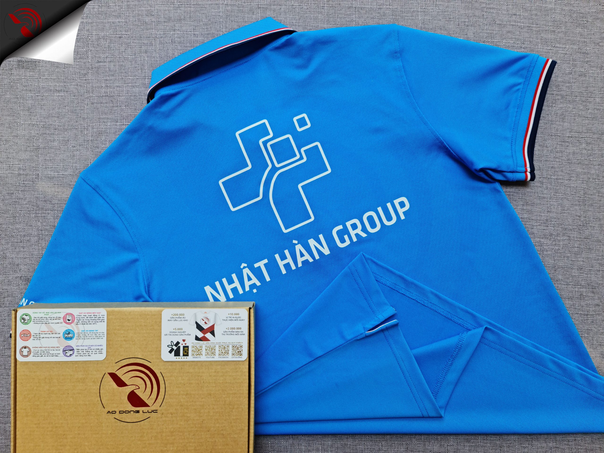 Đồng phục áo thun polo phối bo sọc màu xanh ya in kỹ thuật số