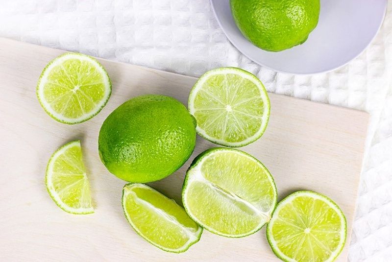 Chanh không chỉ có nhiều lợi ích cho sức khỏe, làm đẹp mà còn là nguyên liệu tẩy rửa cực hiệu quả
