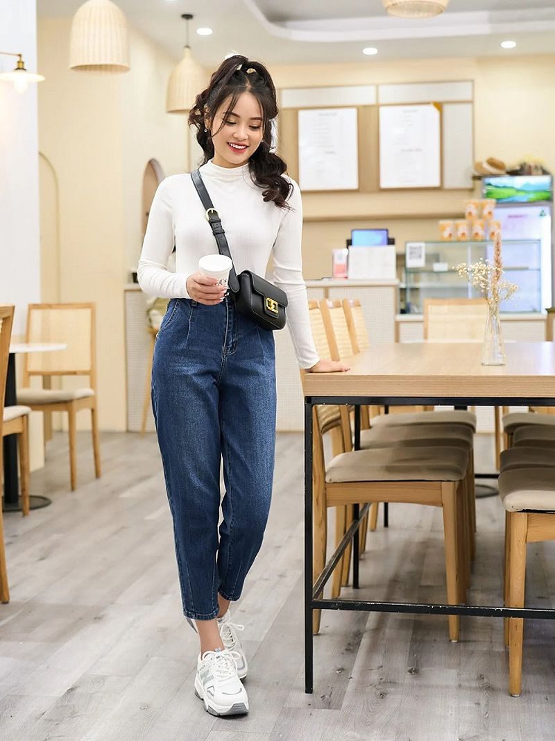 Phối đồ với quần baggy jeans nữ cùng áo len