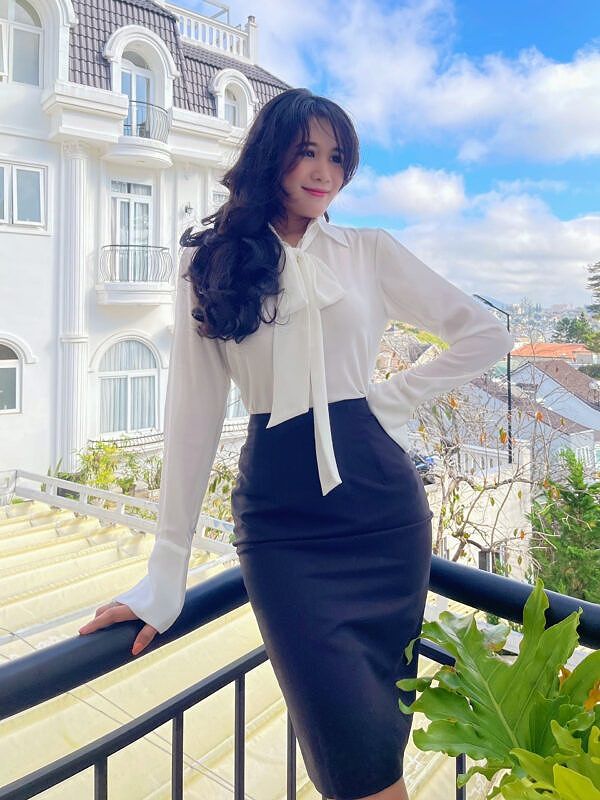 Sơ vin áo thun với quần âu