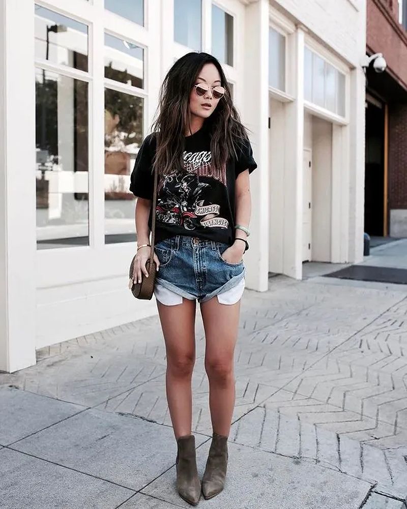 Thoải mái dạo phố với áo thun unisex và quần short